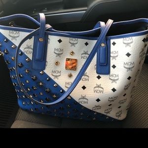 🎉🎉HP 9/22 🎉🎉 Rare MCM tote 💙